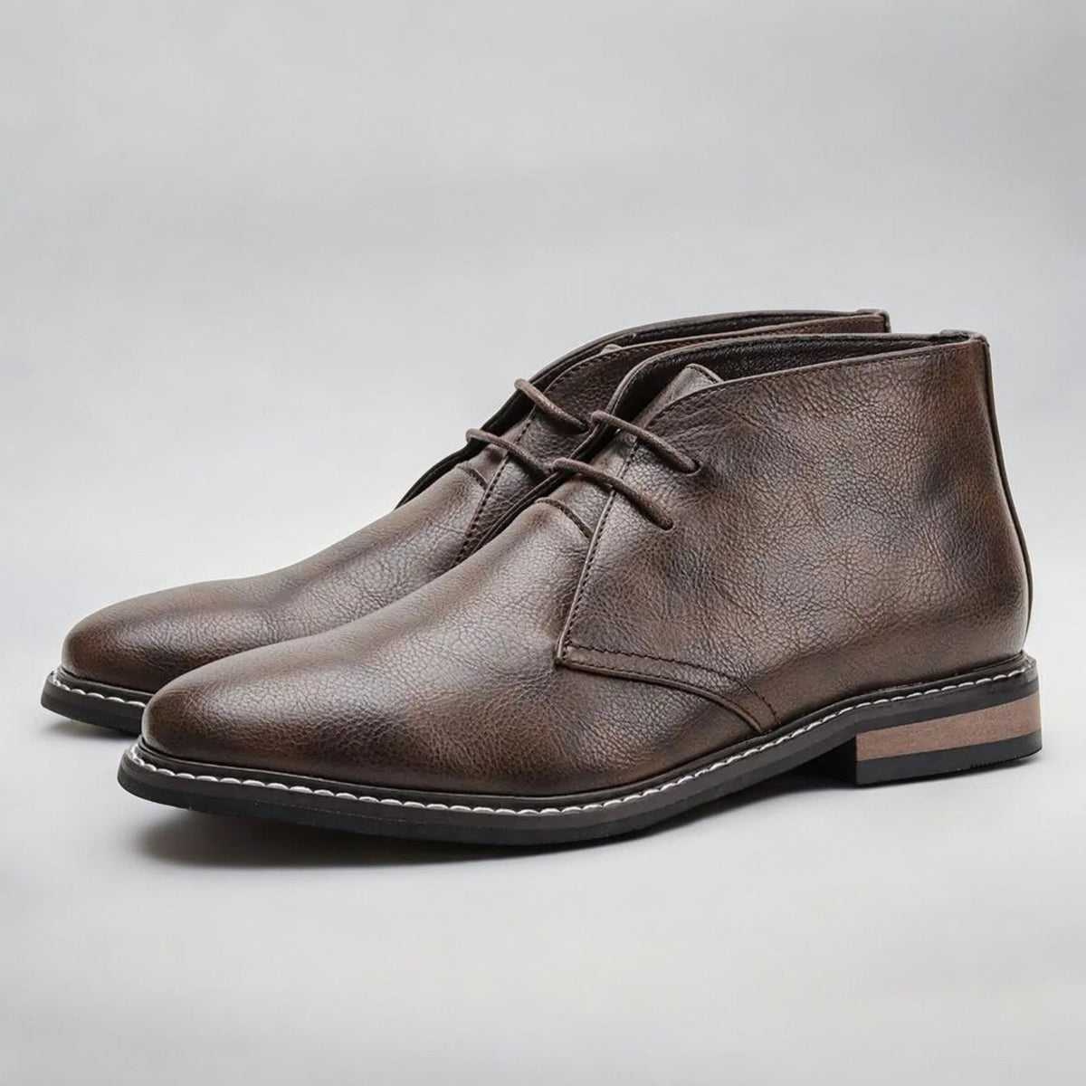 Men’s Classic Lace-Up Chukka Boots