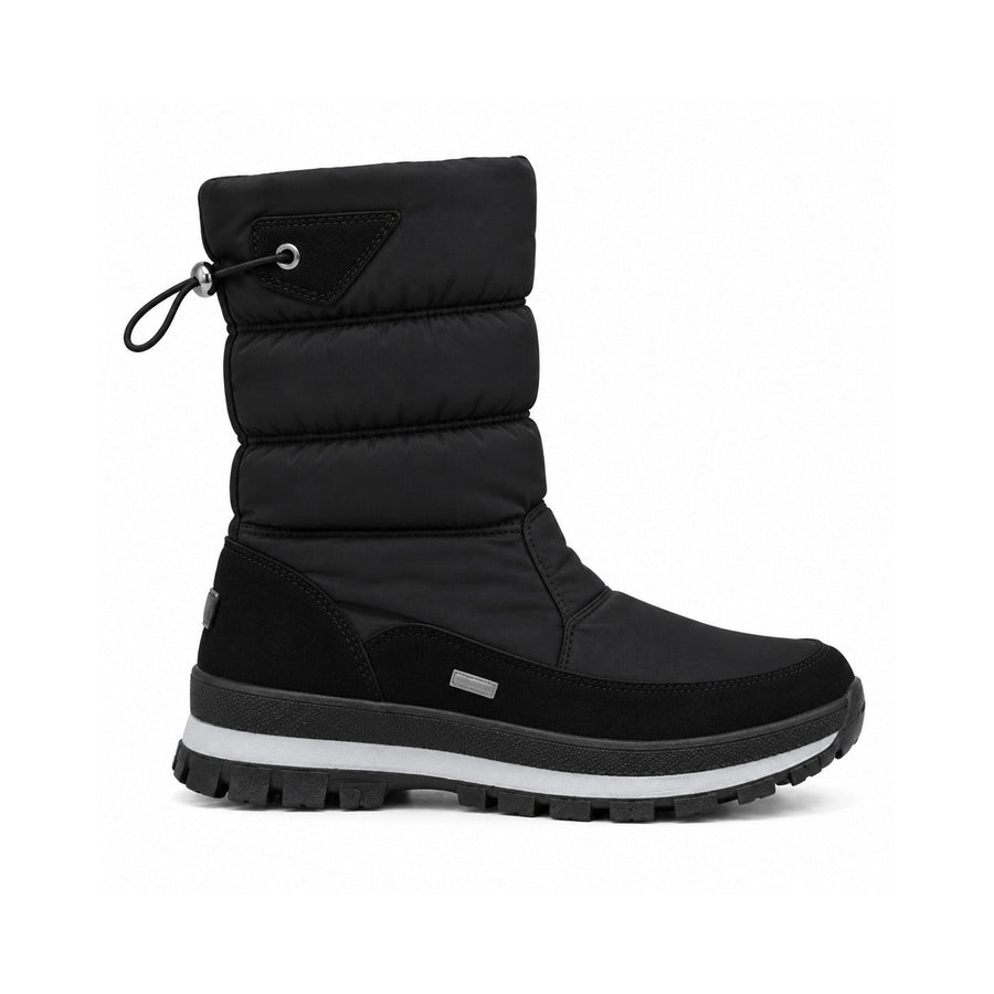 Rebecca – bottes d'hiver, photo de studio sur fond blanc