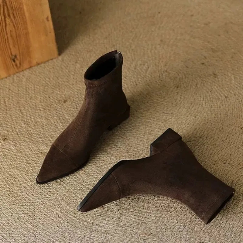 Delphine | Bottillons élégants en suède à bout pointu